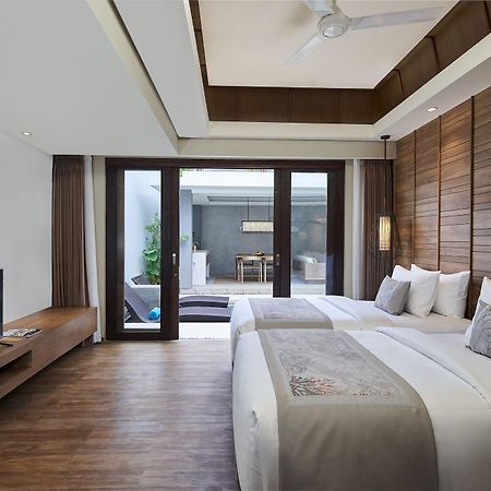 Cross Bali Breakers Hotel Jimbaran  Exterior photo