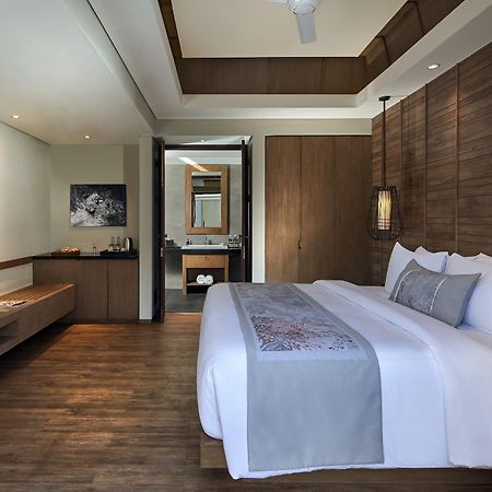 Cross Bali Breakers Hotel Jimbaran  Exterior photo