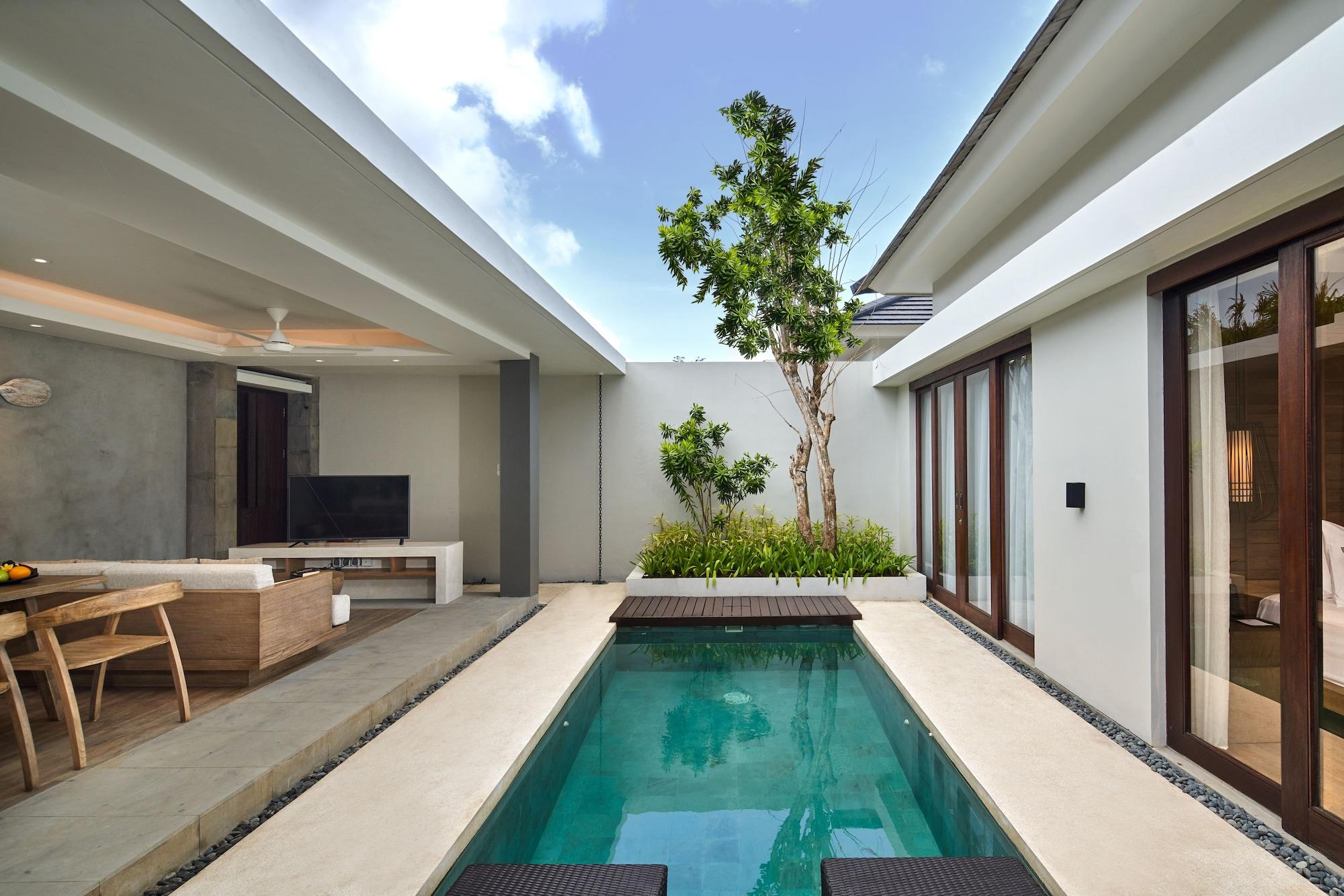 Cross Bali Breakers Hotel Jimbaran  Exterior photo