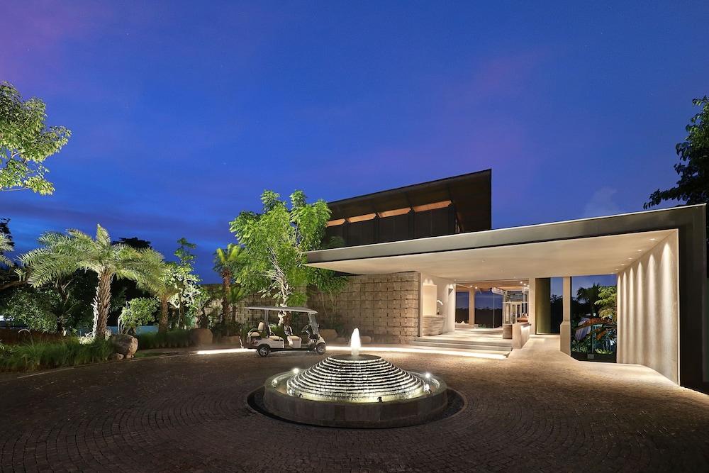 Cross Bali Breakers Hotel Jimbaran  Exterior photo