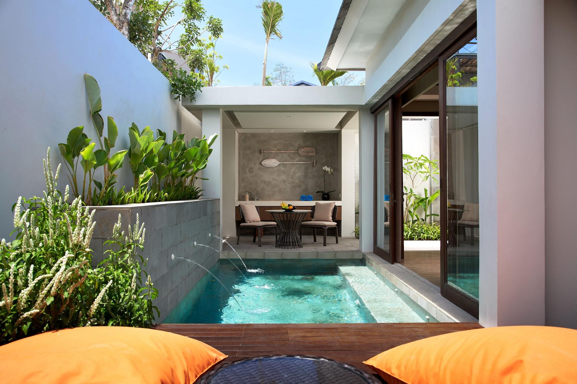 Cross Bali Breakers Hotel Jimbaran  Exterior photo