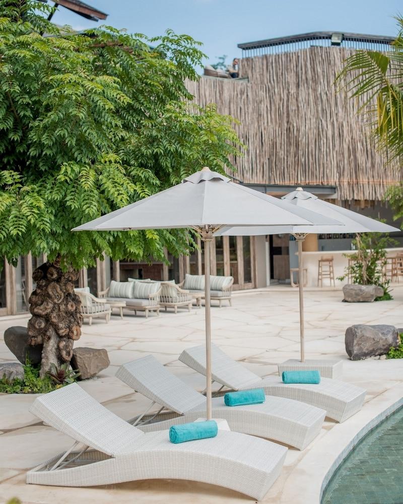 Cross Bali Breakers Hotel Jimbaran  Exterior photo