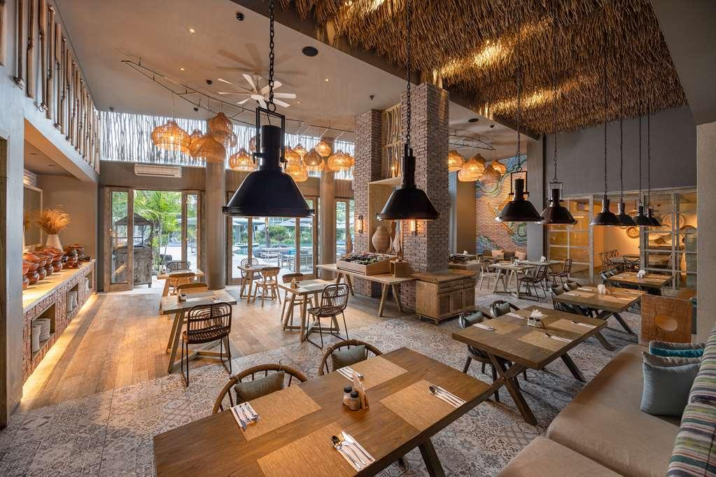Cross Bali Breakers Hotel Jimbaran  Restaurant photo
