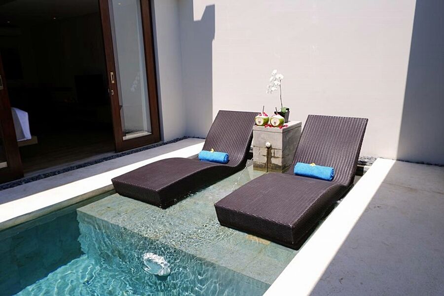 Cross Bali Breakers Hotel Jimbaran  Exterior photo